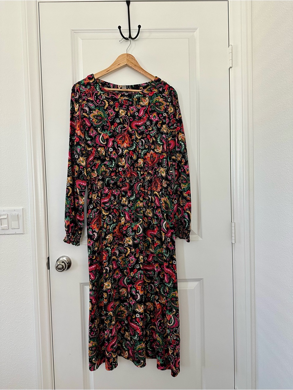 Croft & Barrow Black Multi Paisley Long Sleeve Midi Dress